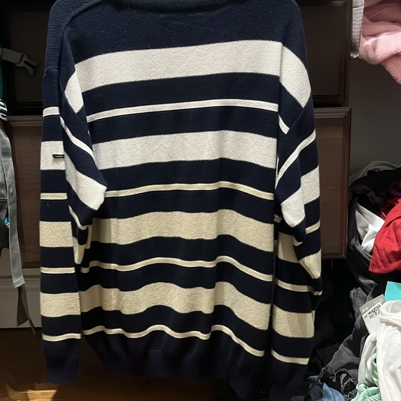 sweater - Picture 3 of 3